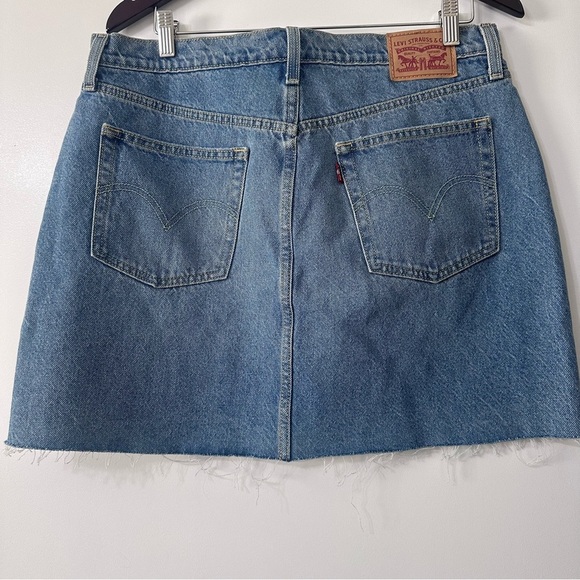 Levi’s High Rise Deconstructed Denim Skirt Size 32 - Picture 3 of 6